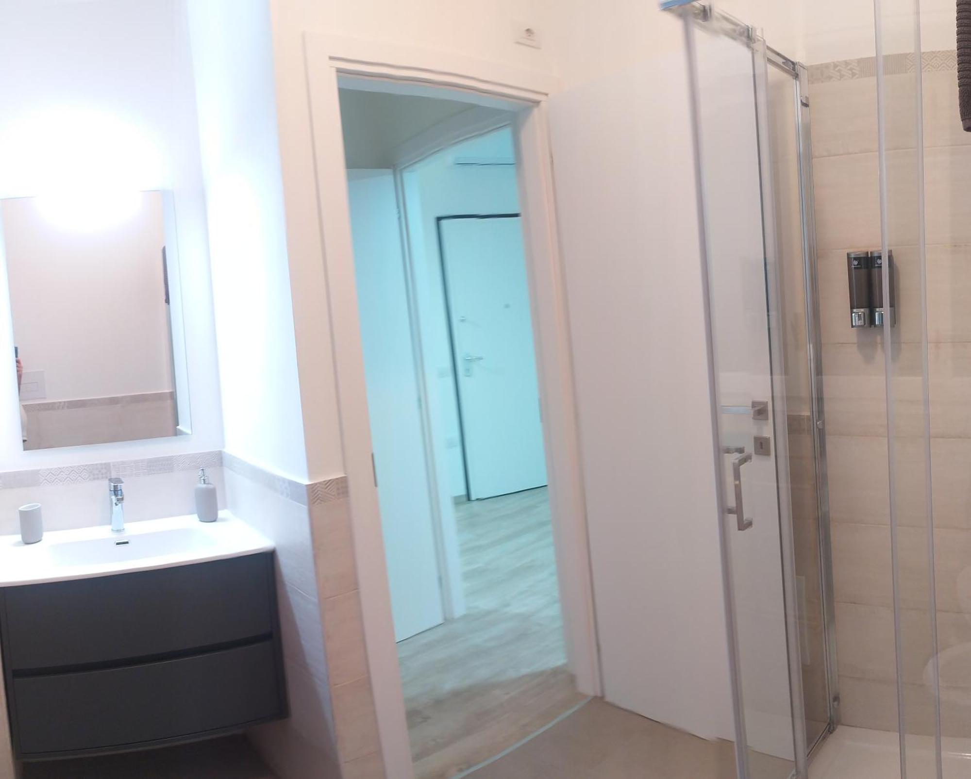 Town Center Apartment *
