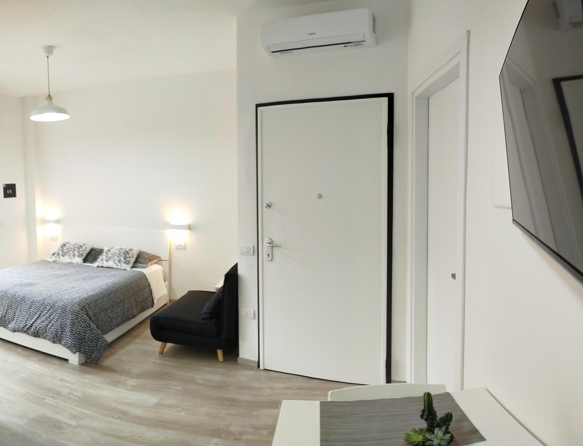 Town Center Apartment *